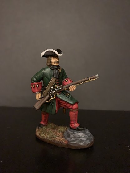 № 4204, Пехота, русская армия Петра 1 - пеший мушкетер стоящий на камне и заряжающий ружье, 18-й век.